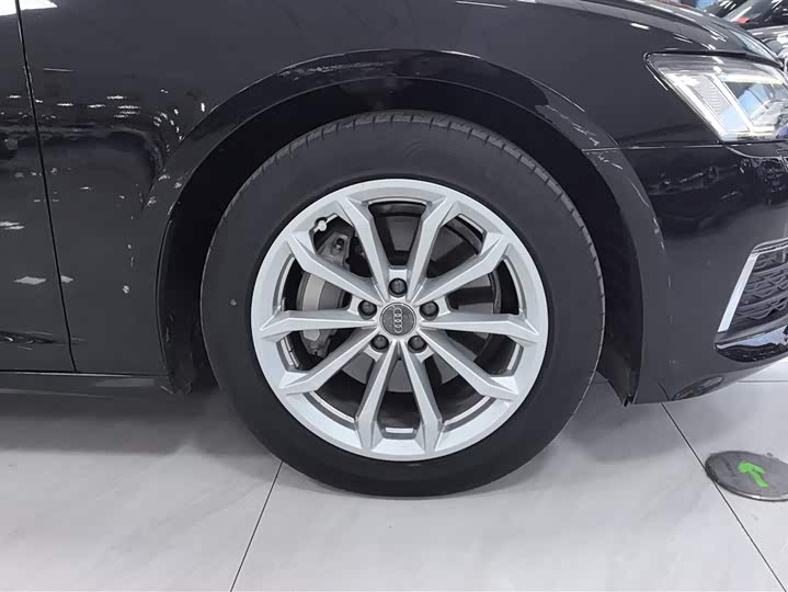 Фото 6 - Audi A6L