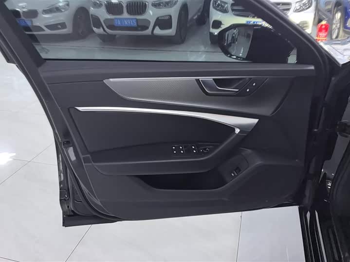 Фото 7 - Audi A6L