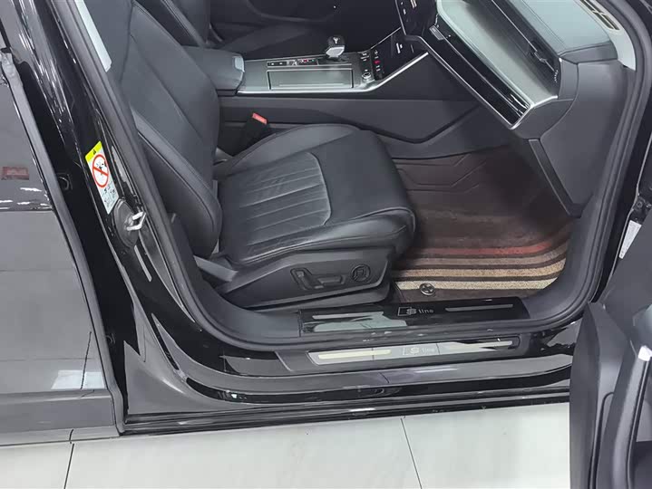 Фото 8 - Audi A6L