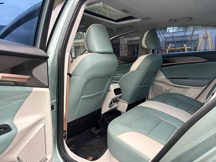 Фото 9 - Geely Geometry G6