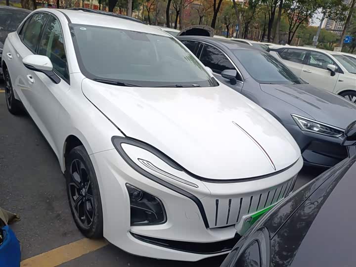 Фото 3 - Hongqi E-QM5