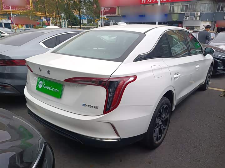 Фото 7 - Hongqi E-QM5