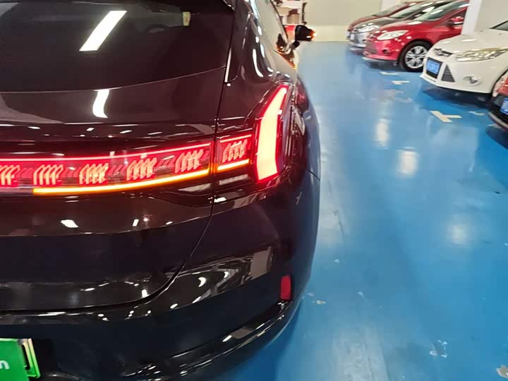 Фото 8 - Zeekr 001