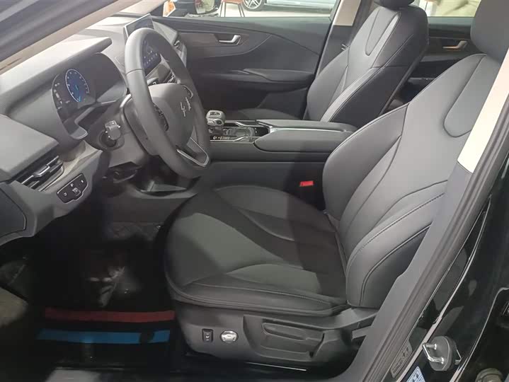 Фото 9 - Hongqi E-QM5