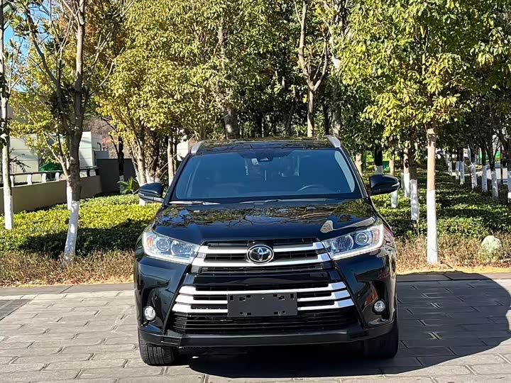 Фото 2 - Toyota Highlander