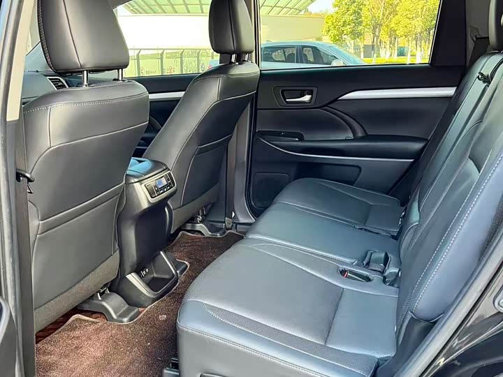 Фото 5 - Toyota Highlander