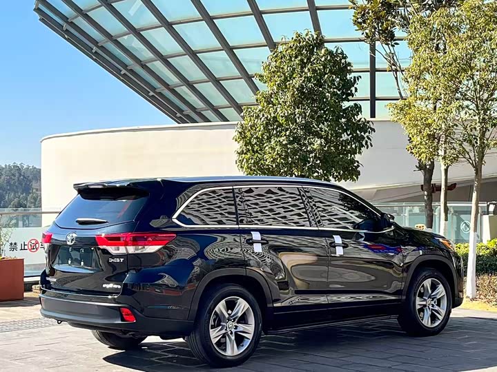 Фото 7 - Toyota Highlander