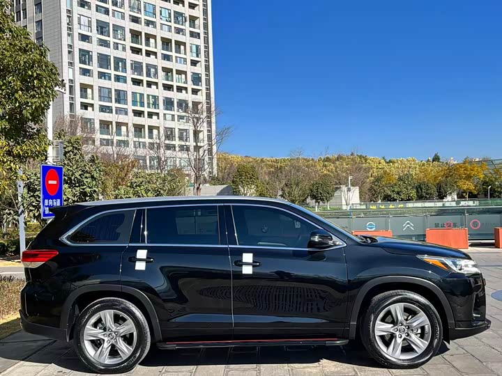 Фото 9 - Toyota Highlander