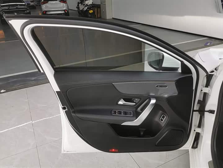 Фото 7 - Mercedes-Benz A-Class