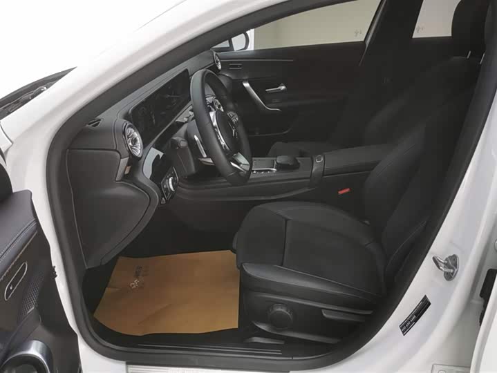 Фото 9 - Mercedes-Benz A-Class
