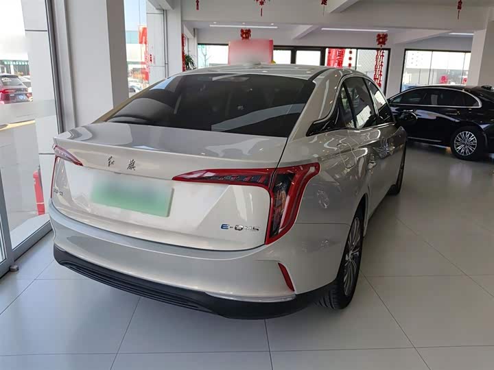 Фото 7 - Hongqi E-QM5