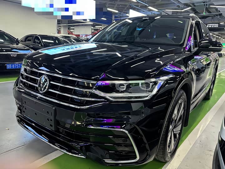 Фото 1 - Volkswagen Tiguan L Pro