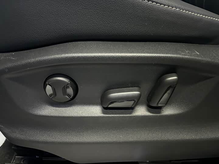 Фото 8 - Volkswagen Tiguan L Pro