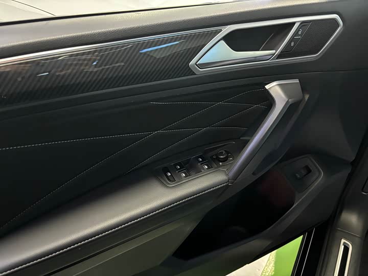 Фото 9 - Volkswagen Tiguan L Pro