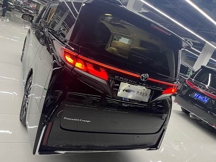 Фото 7 - Toyota Vellfire