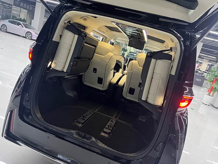 Фото 8 - Toyota Vellfire