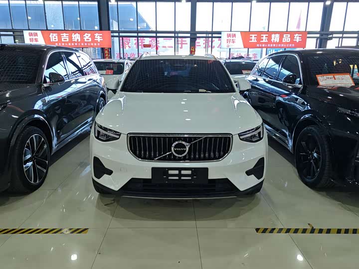 Фото 2 - Volvo XC40