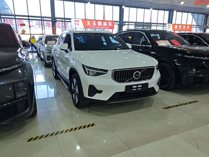 Фото 3 - Volvo XC40