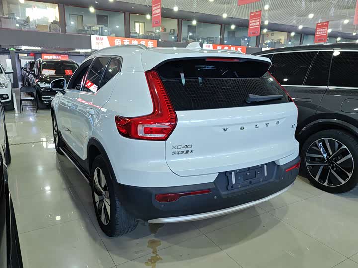 Фото 6 - Volvo XC40