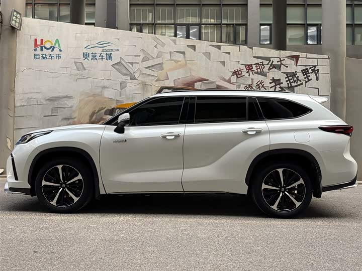 Фото 3 - Toyota Crown Kluger