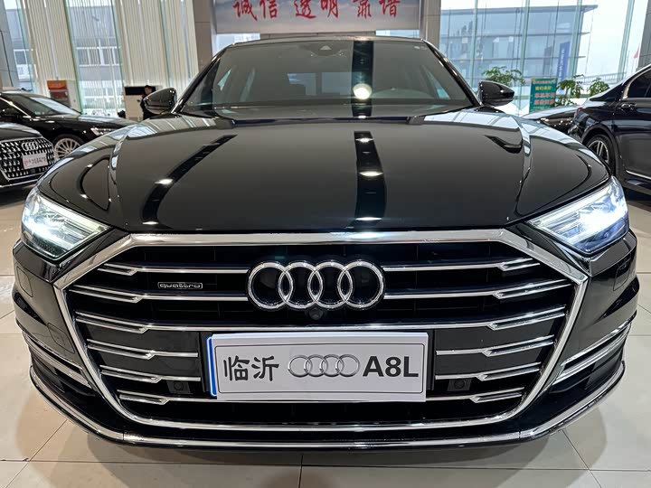 Фото 2 - Audi A8