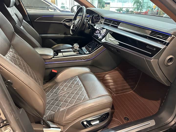 Фото 6 - Audi A8