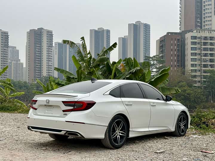 Фото 4 - Honda Accord