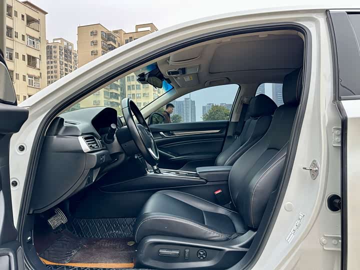 Фото 8 - Honda Accord