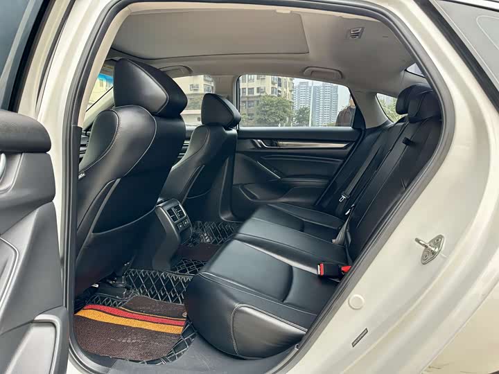 Фото 9 - Honda Accord