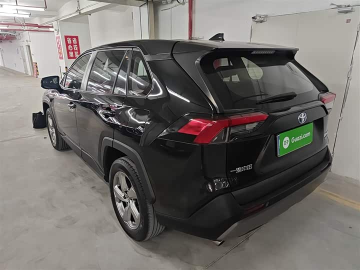 Фото 5 - Toyota RAV4