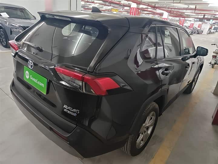 Фото 7 - Toyota RAV4