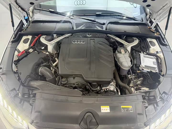 Фото 8 - Audi A4L