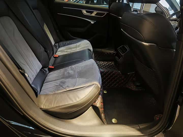 Фото 3 - Audi A6L