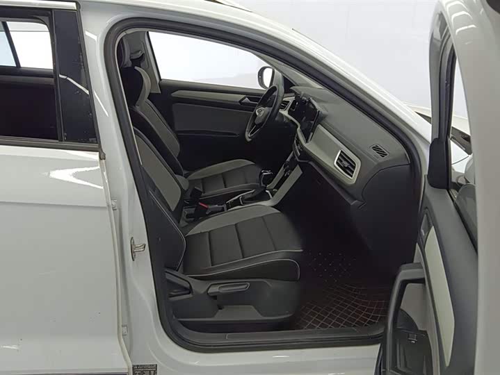 Фото 8 - Volkswagen T-Roc