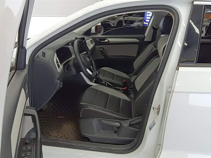 Фото 9 - Volkswagen T-Roc