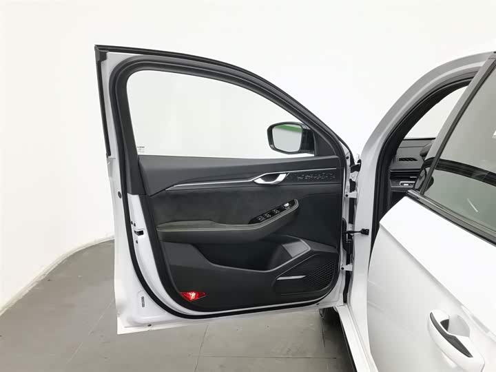 Фото 8 - Geely Preface