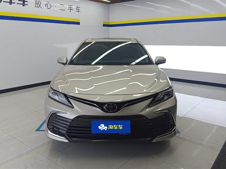 Фото 2 - Toyota Camry