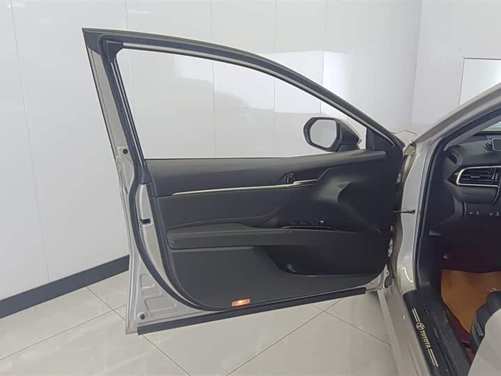 Фото 7 - Toyota Camry