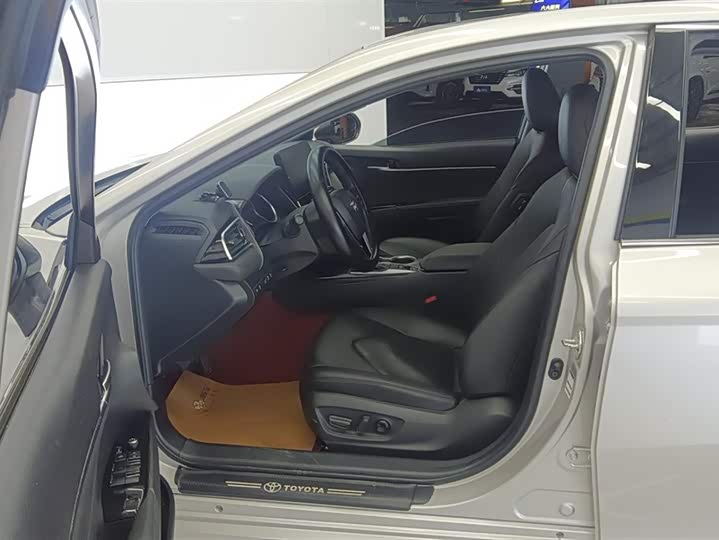 Фото 9 - Toyota Camry