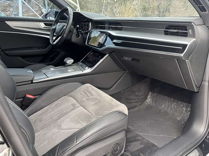 Фото 8 - Audi A6L