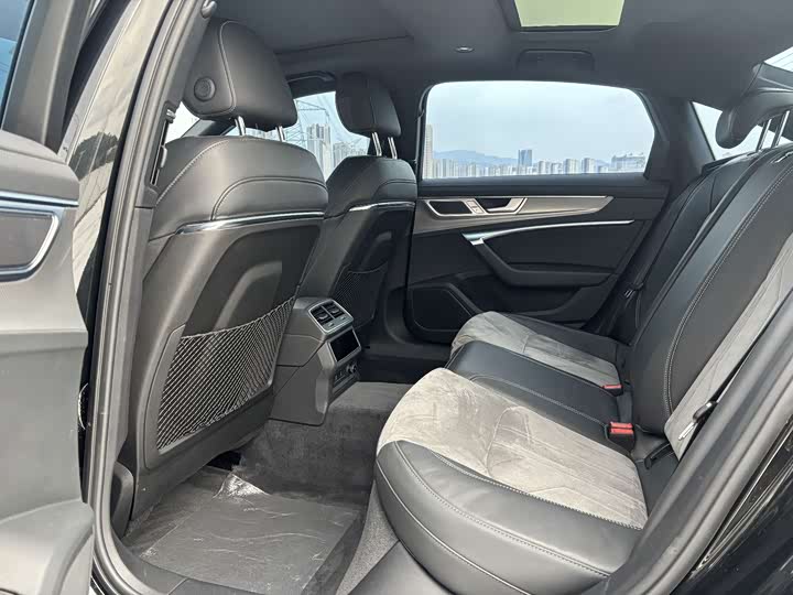 Фото 9 - Audi A6L