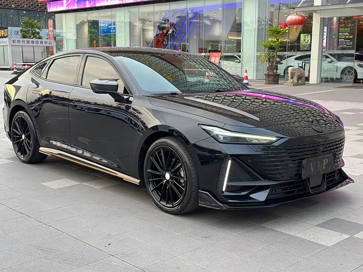 Фото 3 - Changan UNI-V