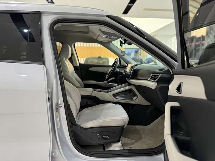 Фото 9 - BYD Yuan Up