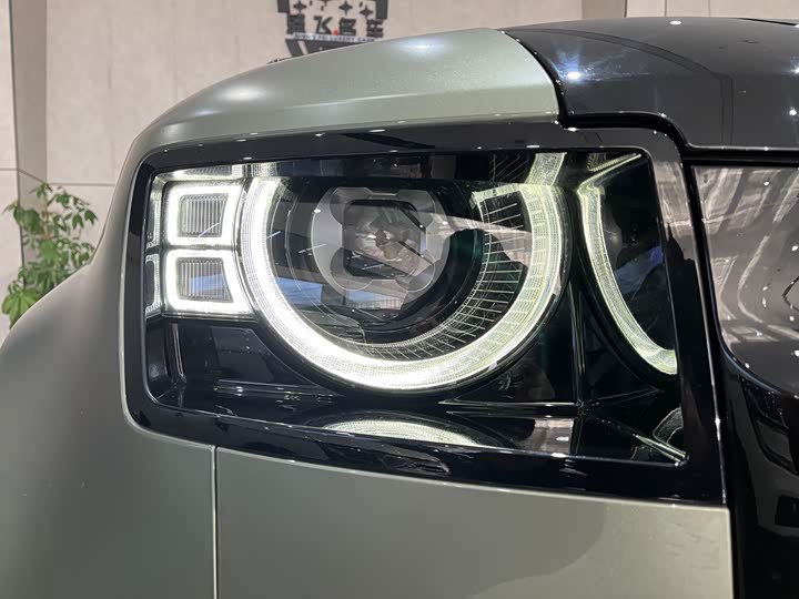 Фото 9 - Land Rover Defender