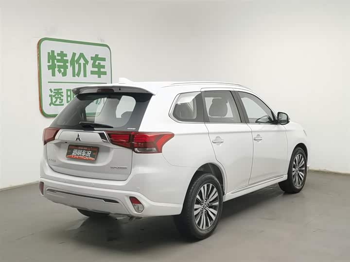 Фото 2 - Mitsubishi Outlander