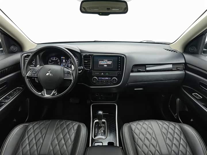 Фото 5 - Mitsubishi Outlander