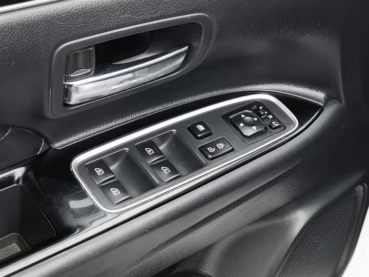 Фото 9 - Mitsubishi Outlander