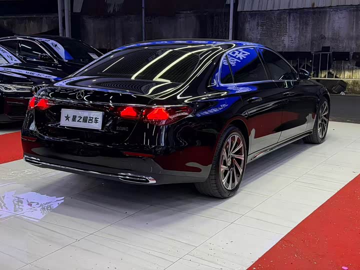 Фото 5 - Mercedes-Benz E-Class