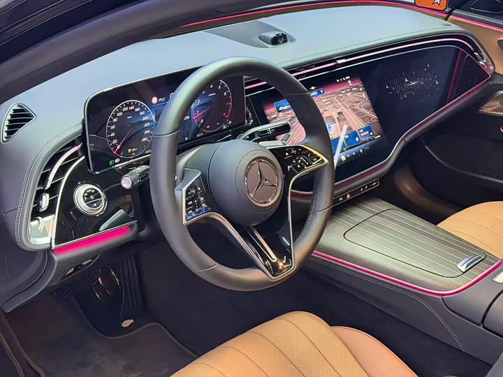 Фото 8 - Mercedes-Benz E-Class