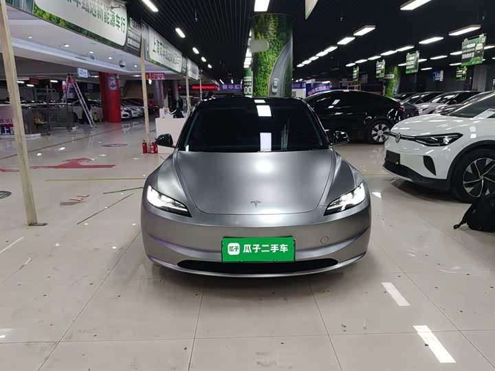 Фото 3 - Tesla Model 3